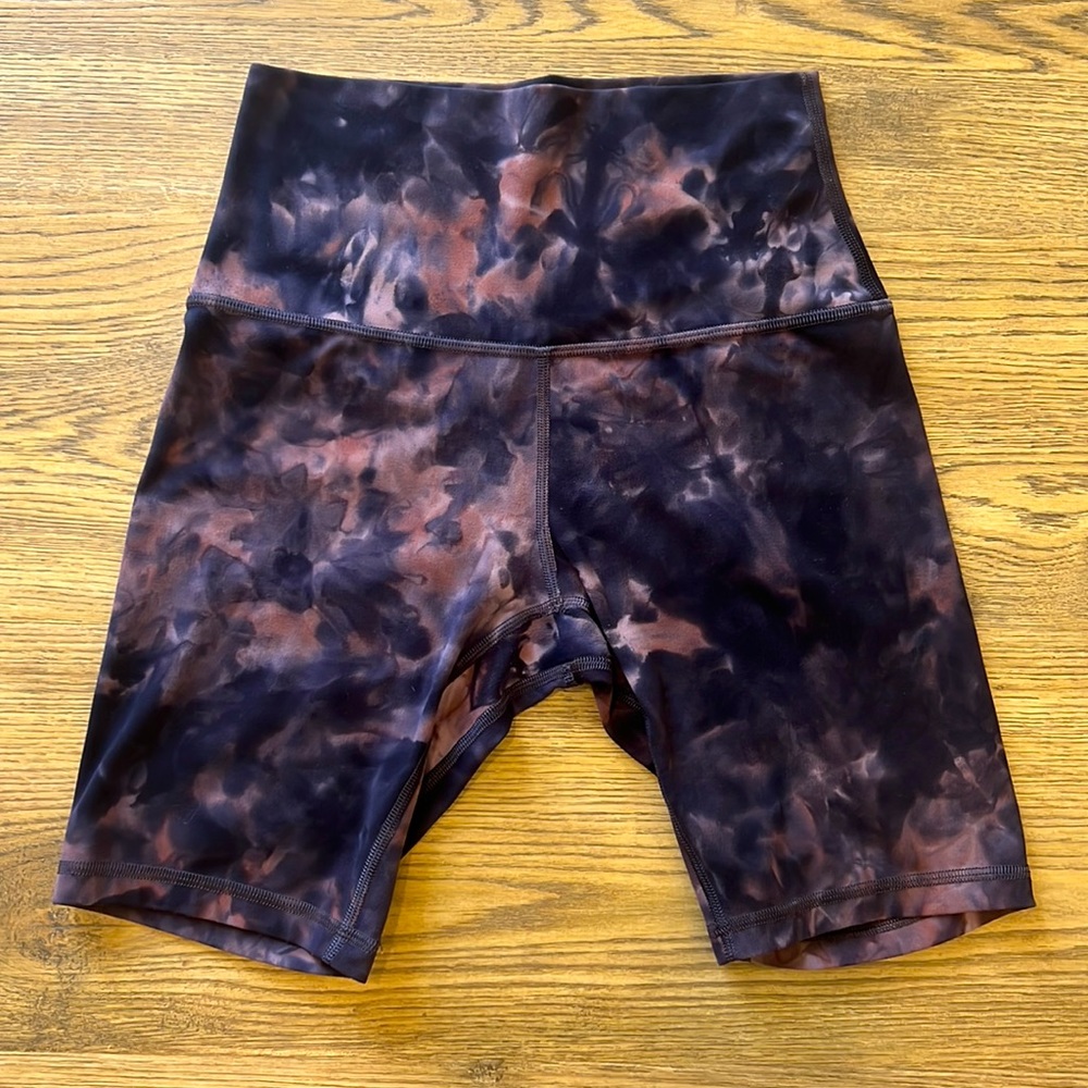 Lululemon size 4 high rise align shorts, 8”